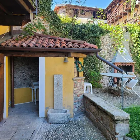 Robin's Nest Guest house Paruzzaro