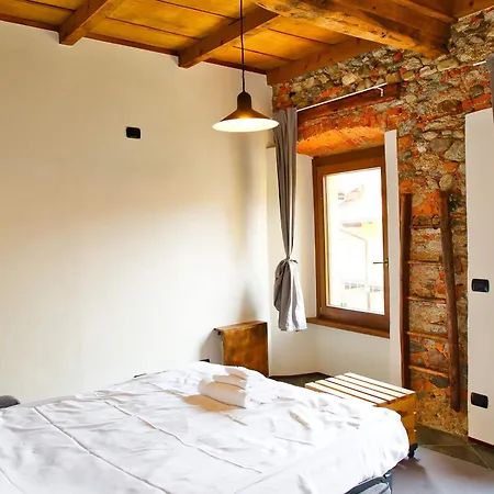 Robin's Nest Penzion Paruzzaro